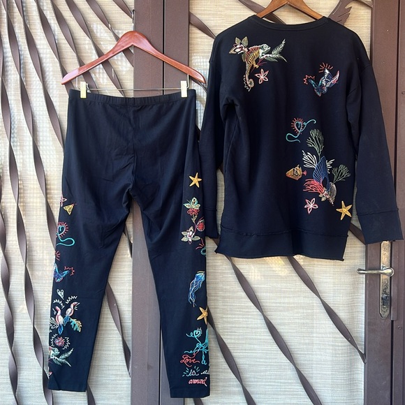 🌺 Johnny Was Embroidered Zoe Sweatshirt Tunic Top and Matching Leggings 🌺 - Picture 5 of 16